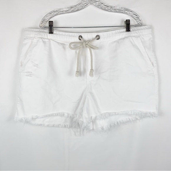 Aerie White Distressed Boyfriend Shorts - Picture 2 of 7